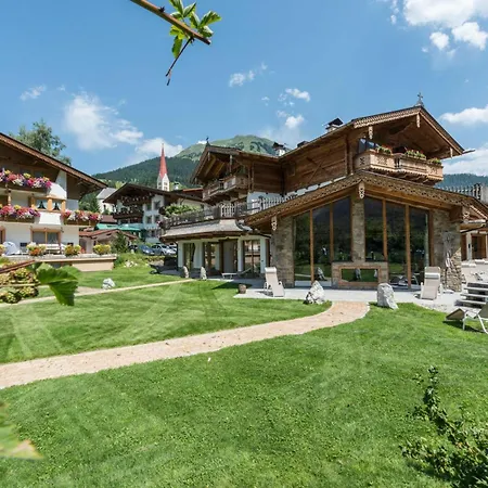 Oberlechtaler Hof Boutique Hotel Holzgau