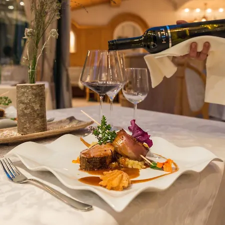 Oberlechtaler Hof Boutique Hotel Holzgau