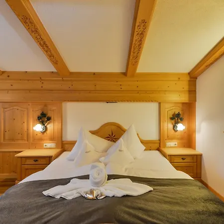Oberlechtaler Hof Boutique Hotel Holzgau