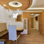 Oberlechtaler Hof Boutique Szálloda