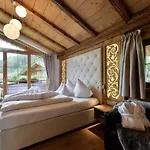 Szálloda Oberlechtaler Hof Boutique 4*