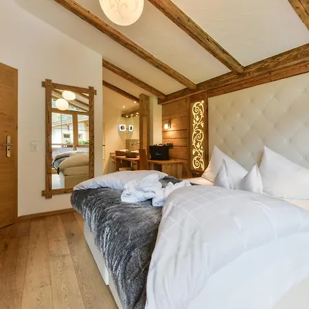 Oberlechtaler Hof Boutique فندق هولزاغو