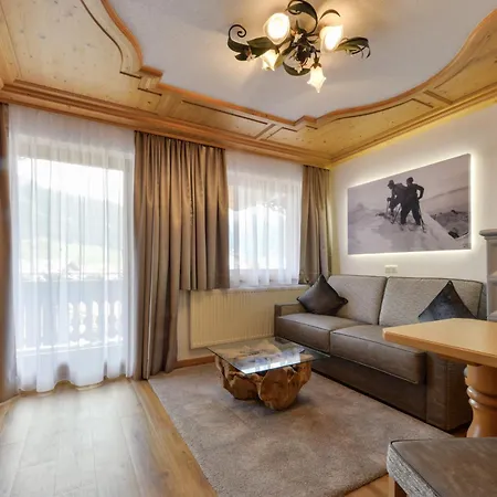 Oberlechtaler Hof Boutique Hotel Holzgau