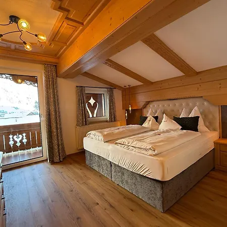 Hotel Oberlechtaler Hof Boutique Holzgau
