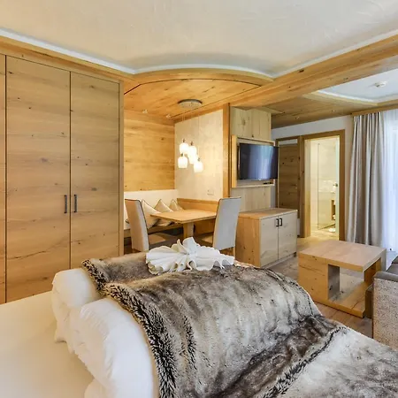 Oberlechtaler Hof Boutique Hotel Holzgau