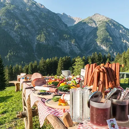 Oberlechtaler Hof Boutique Hotel Holzgau