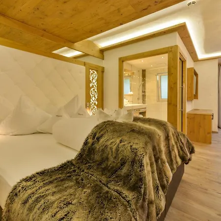 Oberlechtaler Hof Boutique 4* Holzgau
