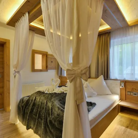 Oberlechtaler Hof Boutique Hotel Holzgau