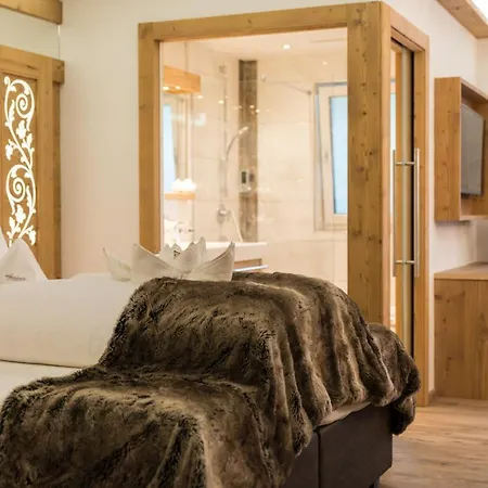 Oberlechtaler Hof Boutique Hotel Holzgau