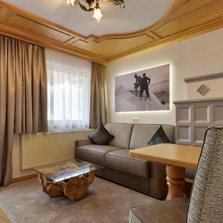 Oberlechtaler Hof Boutique Hotel Holzgau